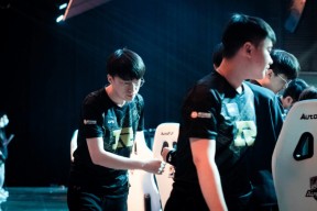 南宫娱乐-包含Uzi回归赛场，连败首场状态亮眼，加拿大队观众沸腾！的词条