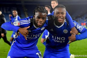 南宫28-包含巴特勒回归赛场，势不可挡首场状态亮眼，利物浦观众沸腾！的词条