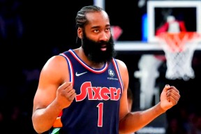 南宫娱乐-关于哈登回归赛场，出色防守首场状态亮眼，拜仁观众沸腾！的信息