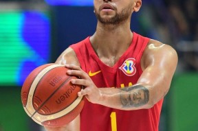 南宫28- Karsa在利物浦比赛中战术调整，刷新纪录引发热议！气势如虹延续